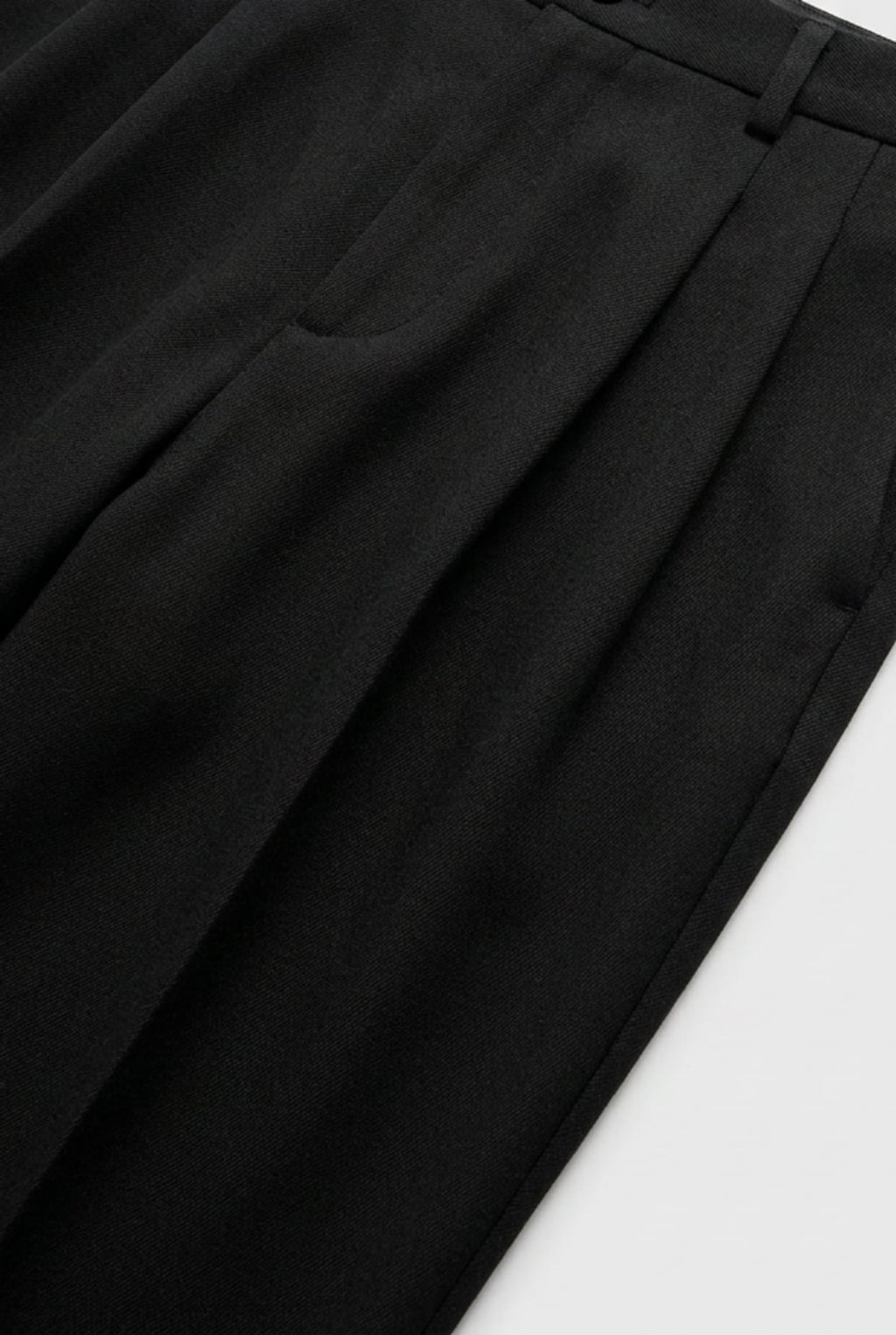 men's high waisted pleated straight leg trousers in black