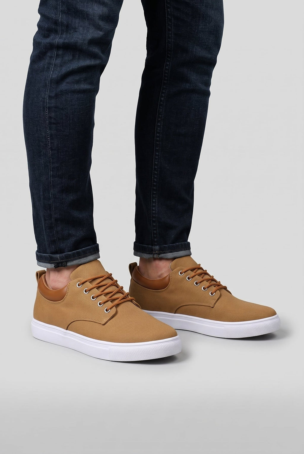 men's low top lace-up trainers in white