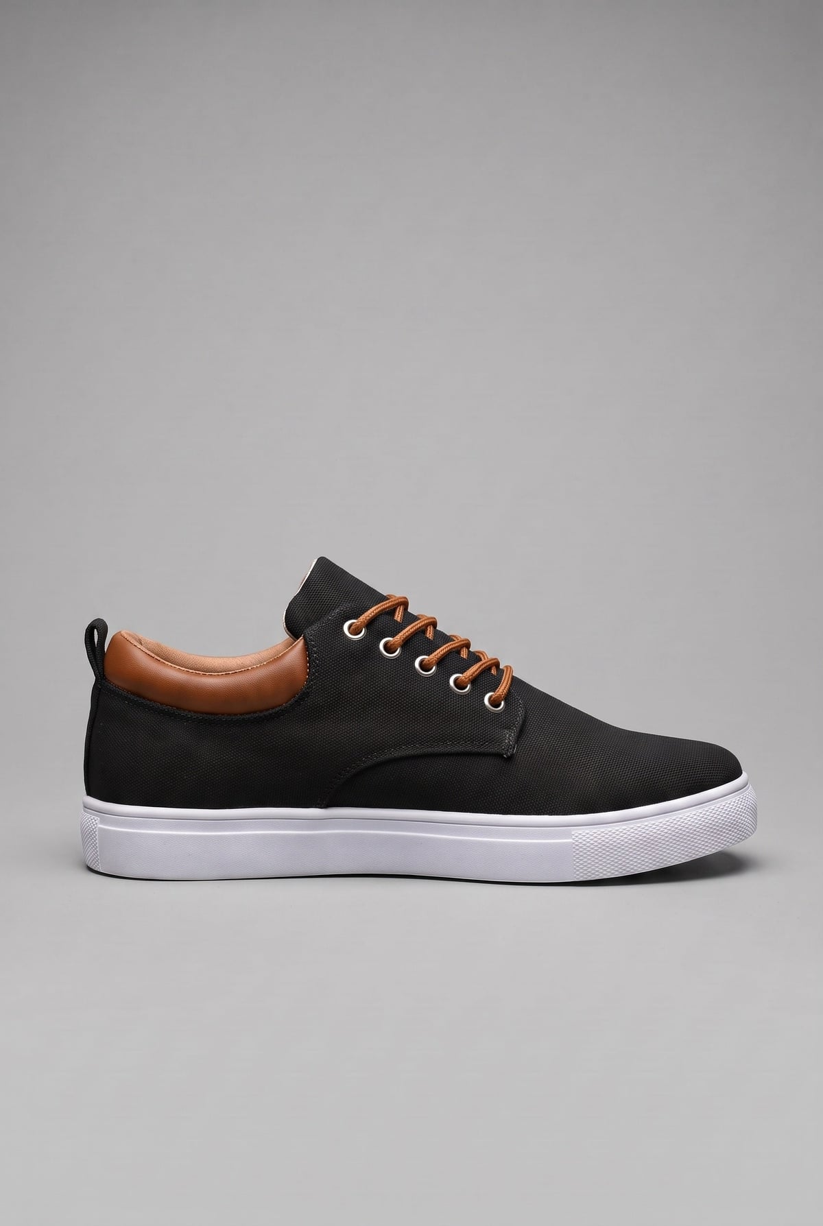 men's low top lace-up trainers in black