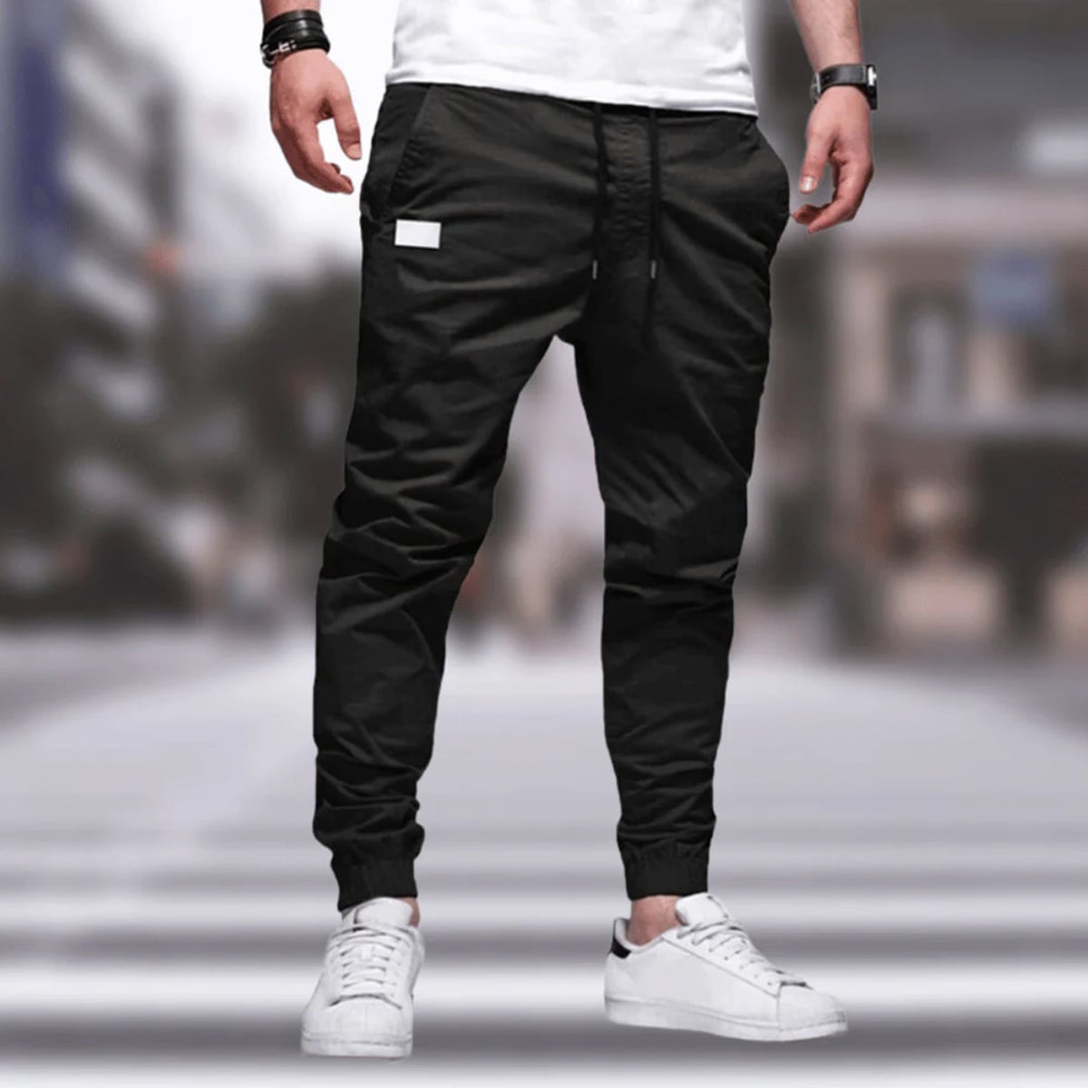 men's tapered leg jogger cargo trousers in black