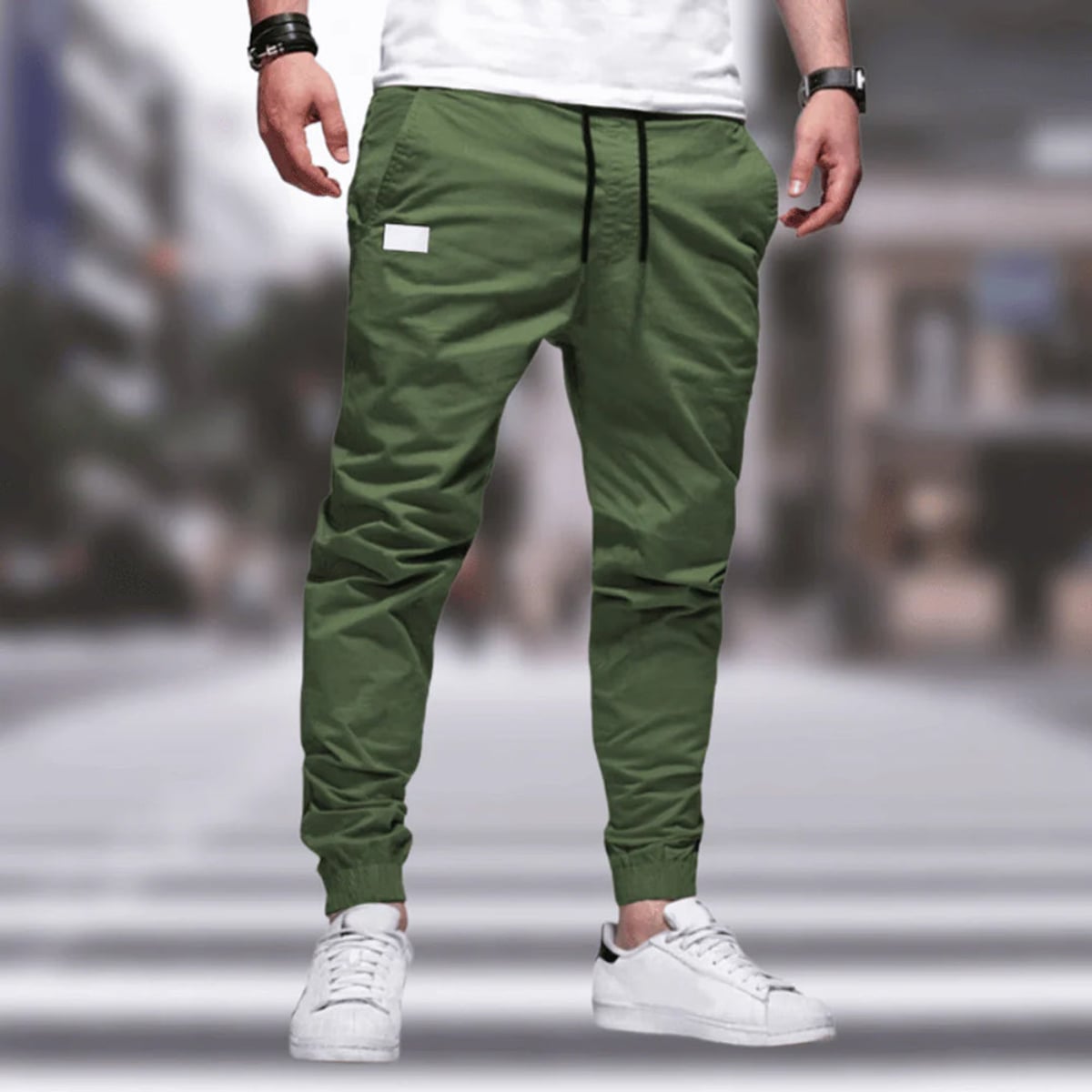 men's tapered leg jogger cargo trousers in green